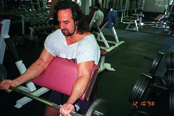 Tom doing preacher bench curl