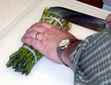 Trim the woody part from the bottom of the asparagus spears.