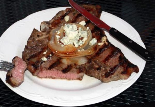 Finished Steak with caramelized onion rings and Blue cheese